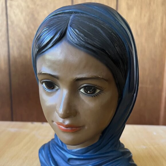VINTAGE LEGO of JAPAN HEAD BUST WOMAN IN HEAD SCARF CHALKWARE #3762 - Picture 1 of 4